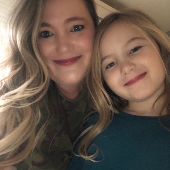 Meet your Posher, Mindy - Picture 3 of 16